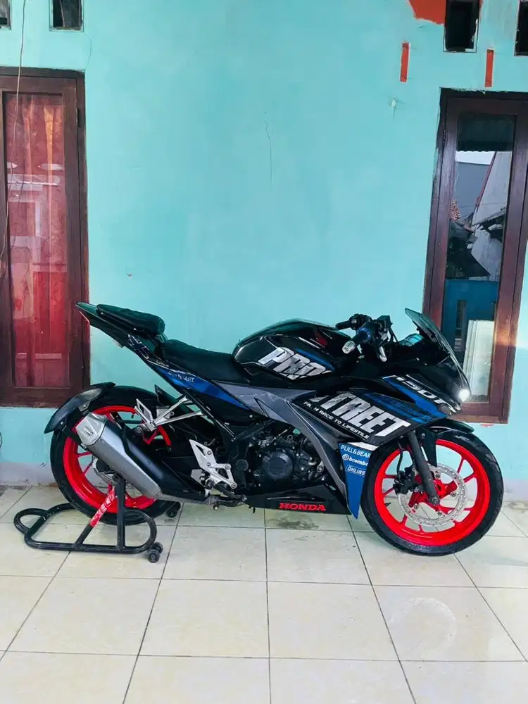 Honda cbr 150r tahun 2017