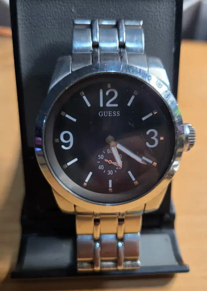 Jam tangan pria Guess