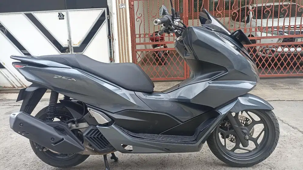 Honda PCX 160 tahun 2021 ( pajak baru 12-2026 ).