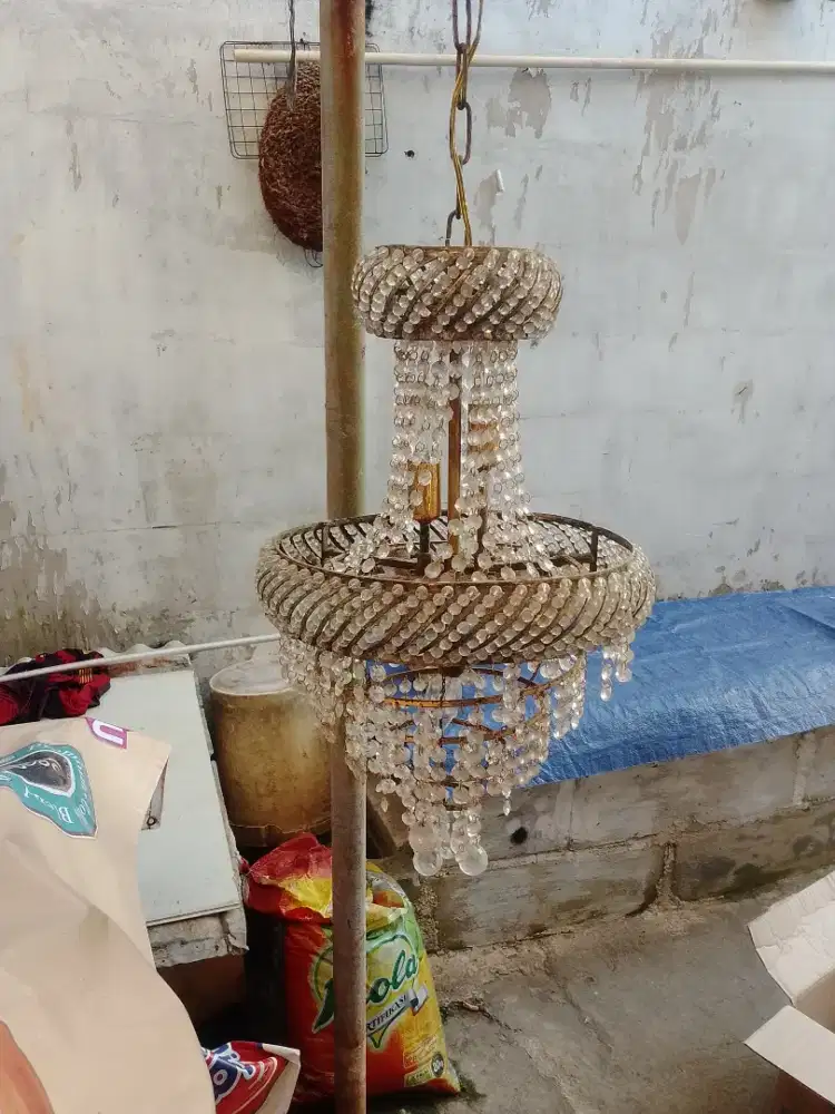 Lampu gantung apa adanya