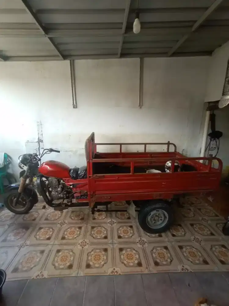 Motor roda tiga tahun 2013