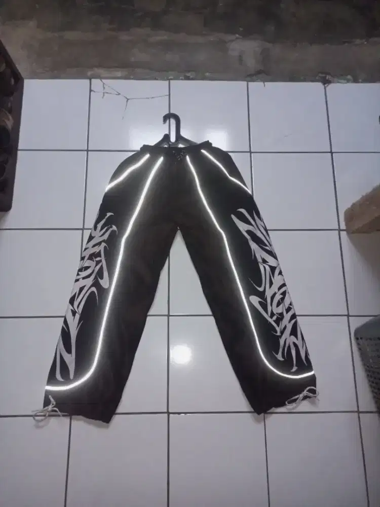 celana perasut reflektif