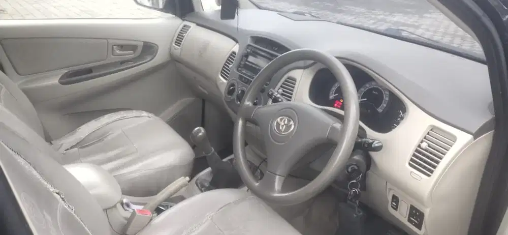 Toyota Kijang Innova 2010 Bensin