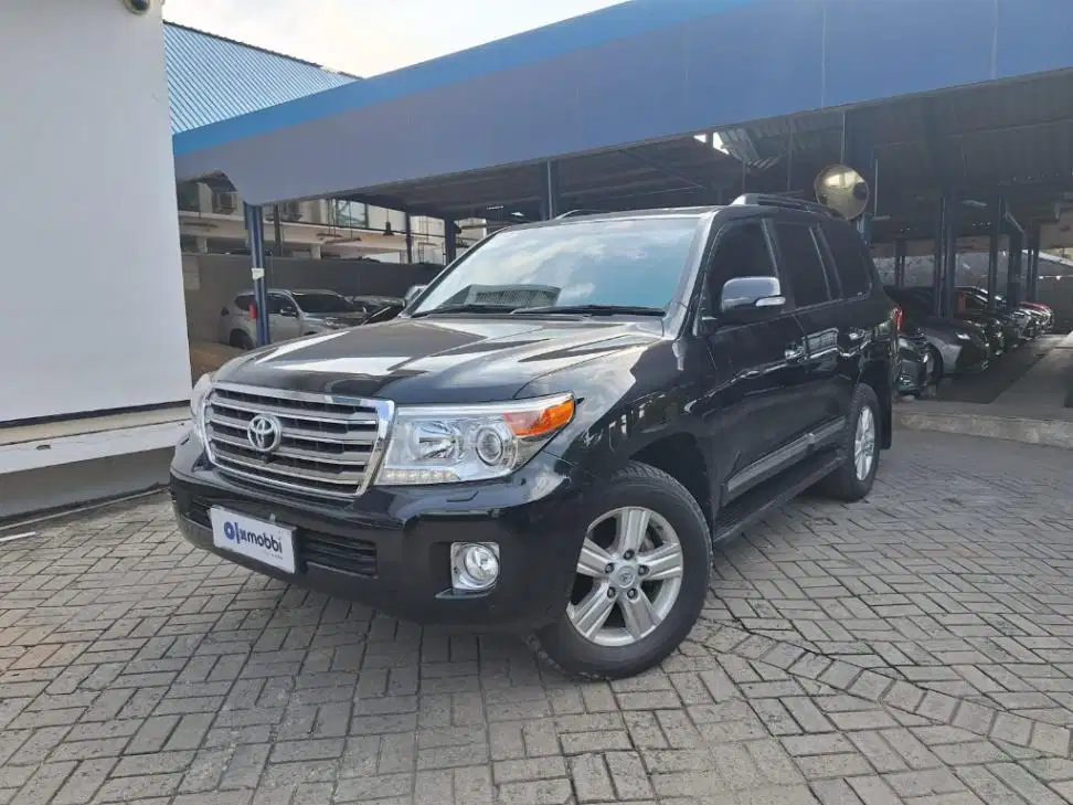 LOW DP Toyota Land Cruiser 4.5 Full Spec E Solar-AT 2015 TBO