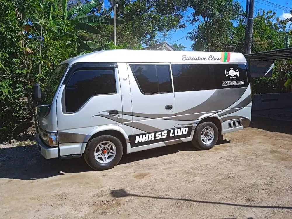 Isuzu Elf NHR55 Paramita 2012