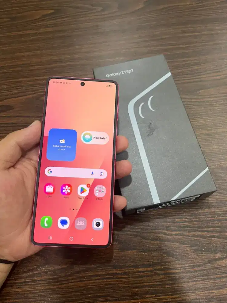 Samsung Galaxy Z Flip 7 12/256 Mulus (Garansi Resmi On Panjang)