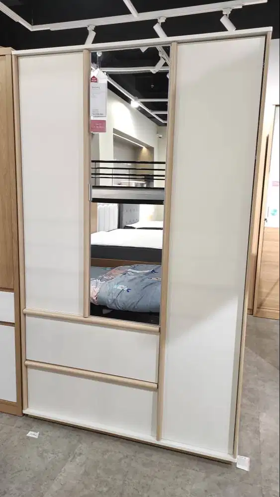 Yashu Lemari Pakaian 3 Pintu