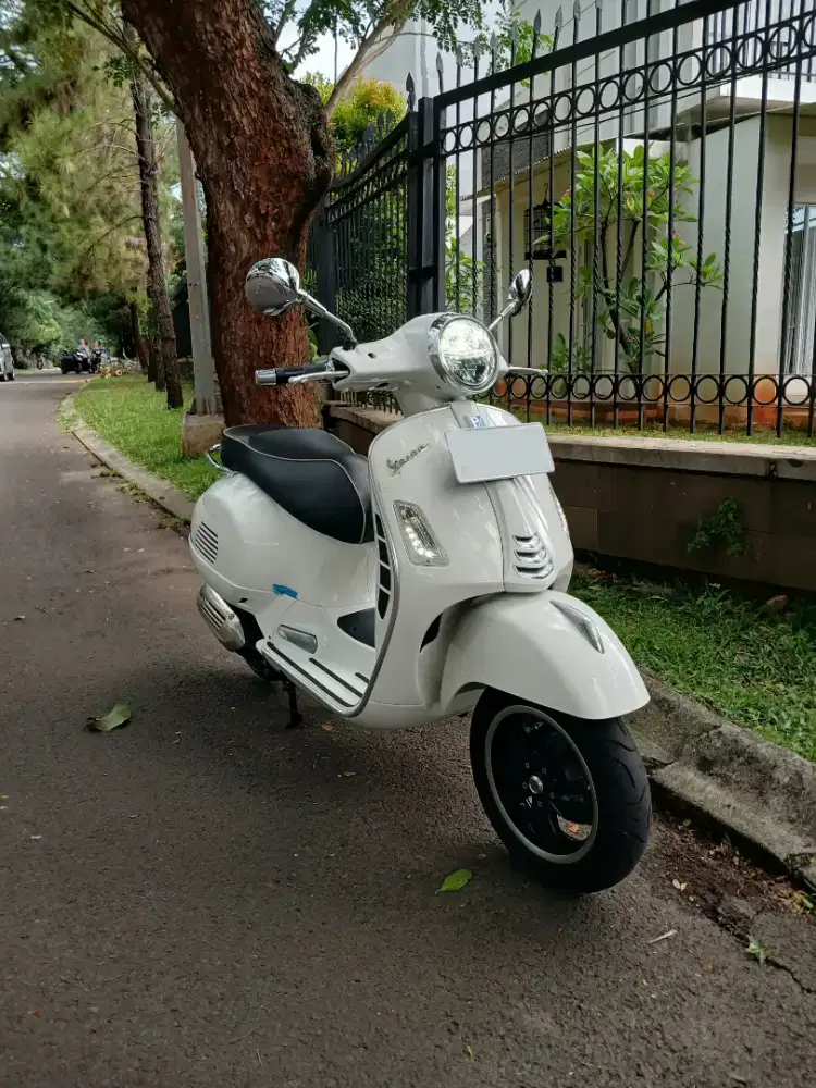 VESPA GTS I-GET LED 2023 LIKE NEW
