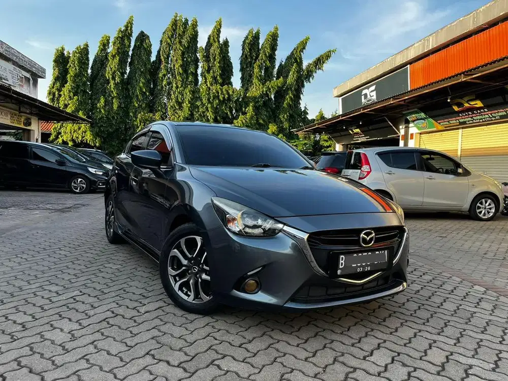 5JT MAZDA 2 R HB AT 2015 FUTURISTIK GREY RARE !!