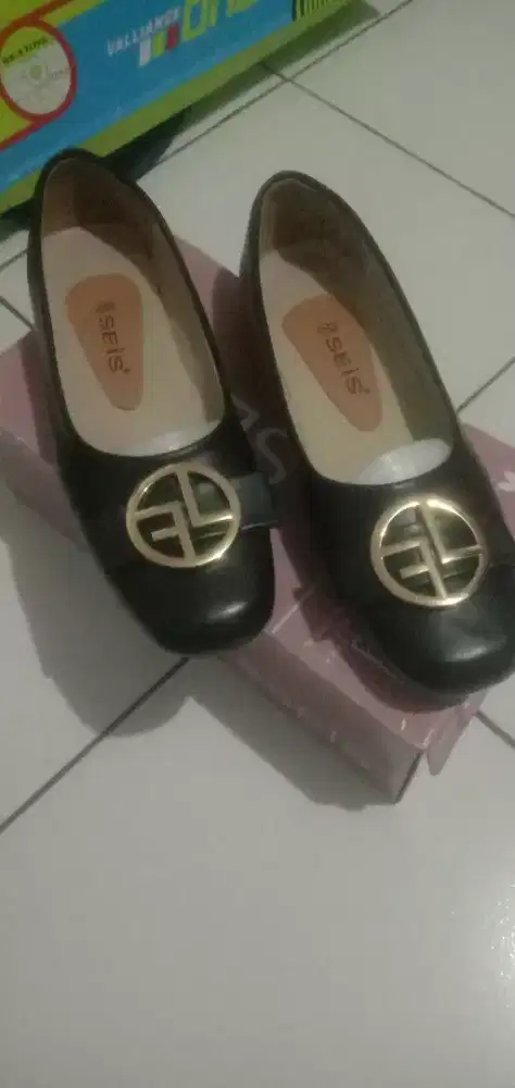 Sepatu flat wanita Seis