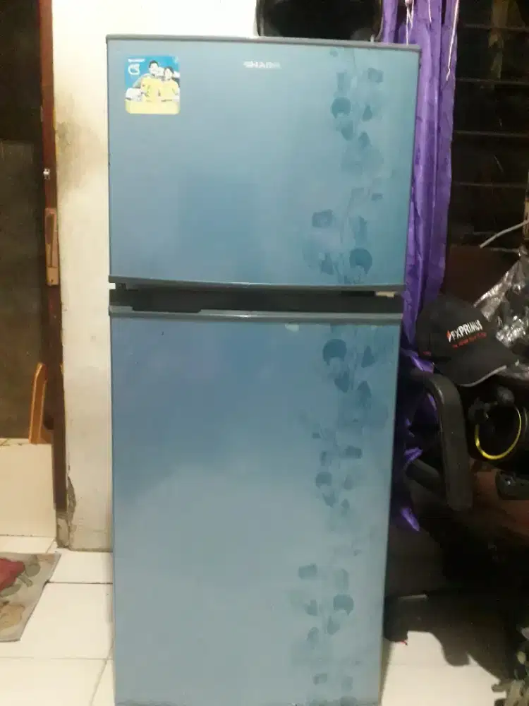 Jual kulkas 2 pintu sharp kondisi bagus dingin hrg 950rb