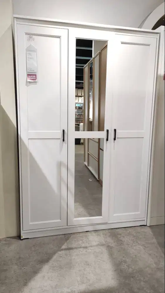 Shiro Lemari 3 Pintu