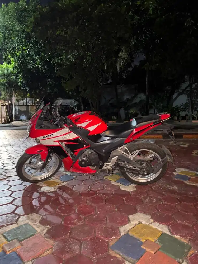 Honda CBR 150 2014 (KM rendah)