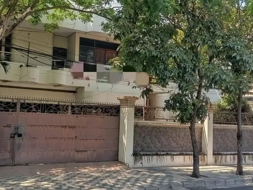 RUMAH BESAR DI JALAN RAYA DHARMAHUSADA INDAH