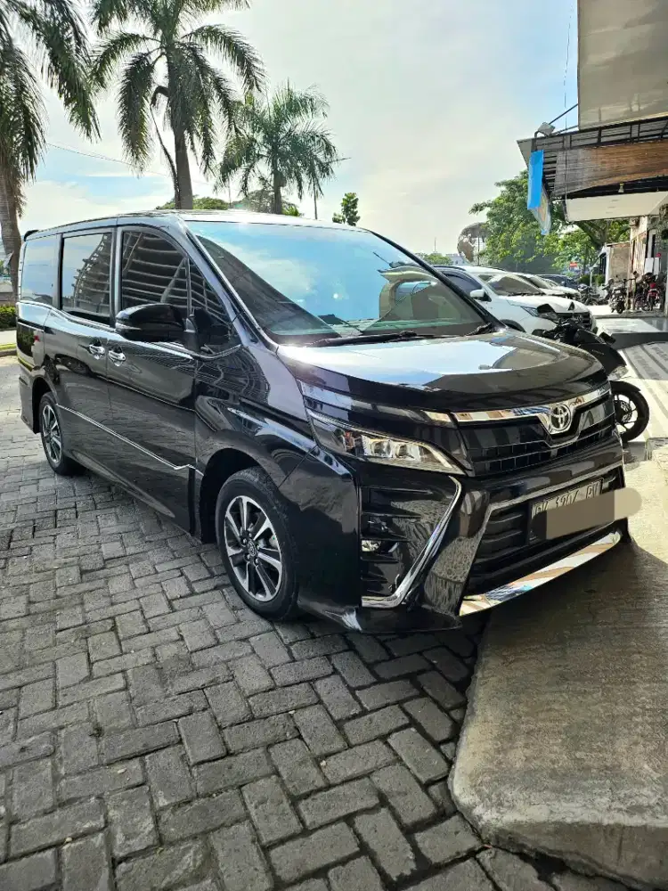 Toyota VOXY 2.0 AT STNK 2021