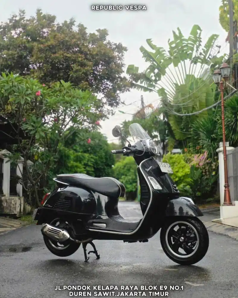 DIJUAL CEPAT PIAGGIO VESPA GTS 150 4V IGET ABS LED TH 2019 WARNA HITAM