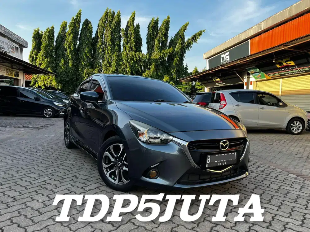 MAZDA R AT HB 2015 SKYACTIVE STEEL GREY MULUS LIKE NEW !!