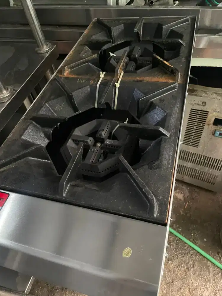 Cheafer kompor dua tungku