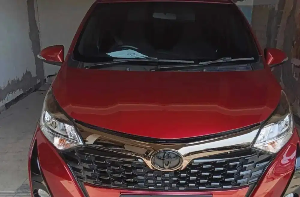 Sewa mobil harian dengan sopir wanita profesional