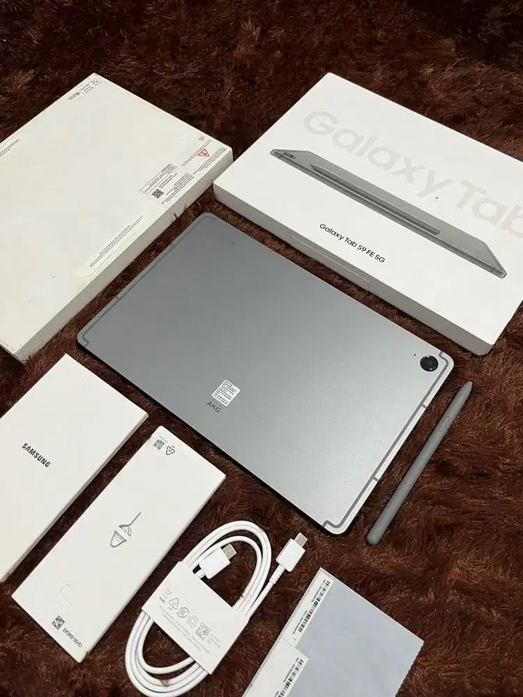 Samsung Tab S9 FE 5G 6/128GB Like New Garansi Januari 2026 - Grey