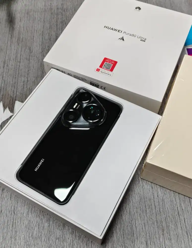 Huawei pura 80 ultra 16/512 like new