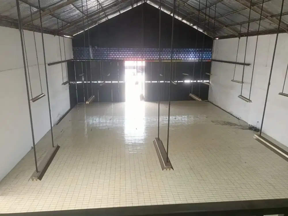 Disewakan Gudang Ex Showroom Strategis di Jalan Sultan Agung Bekasi Barat