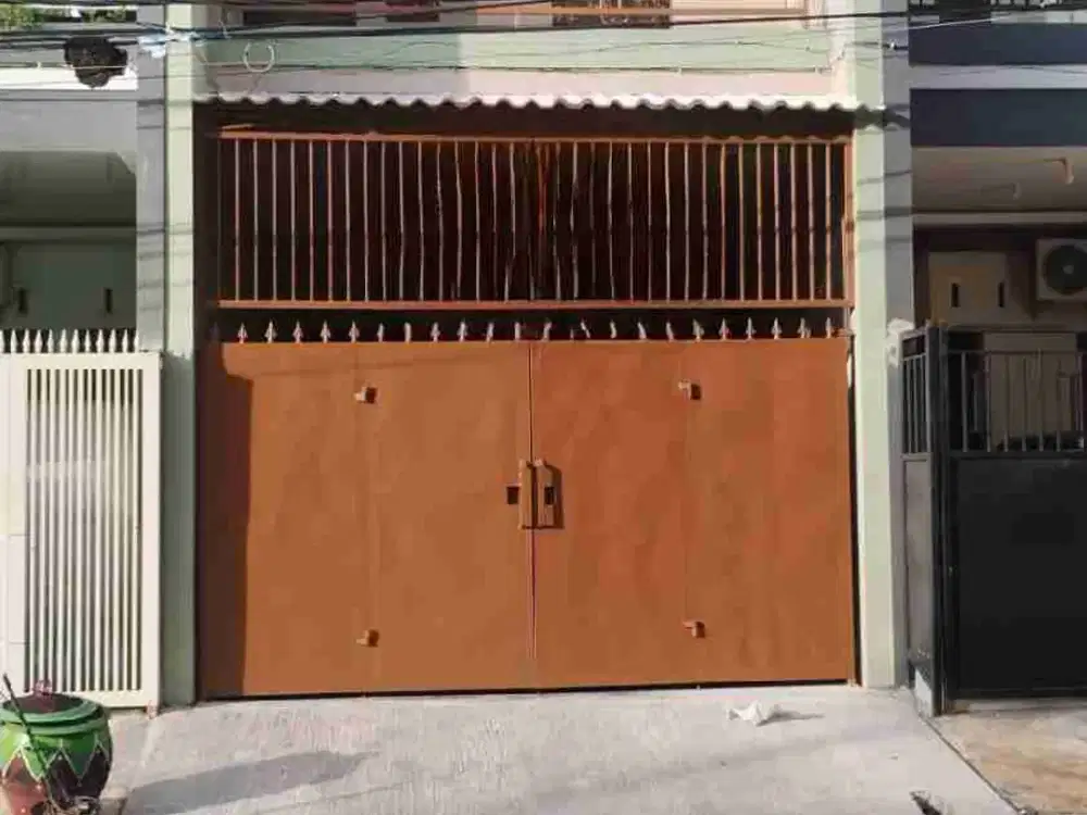 Disewakan Rumah baru Karang Empat, Surabaya timur