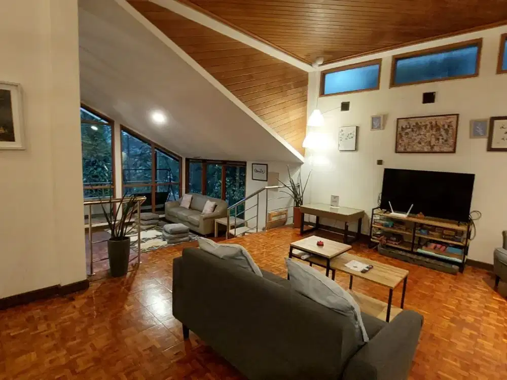 Dijual Cepat Rumah Villa Asri dan Adem Strategis di Dago, Bandung