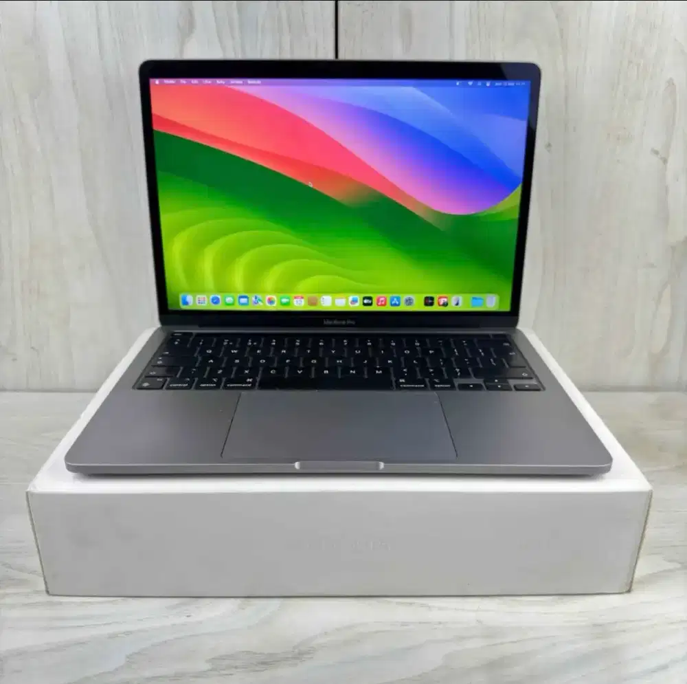 Macbook pro M1 8/256 13 inch 2020