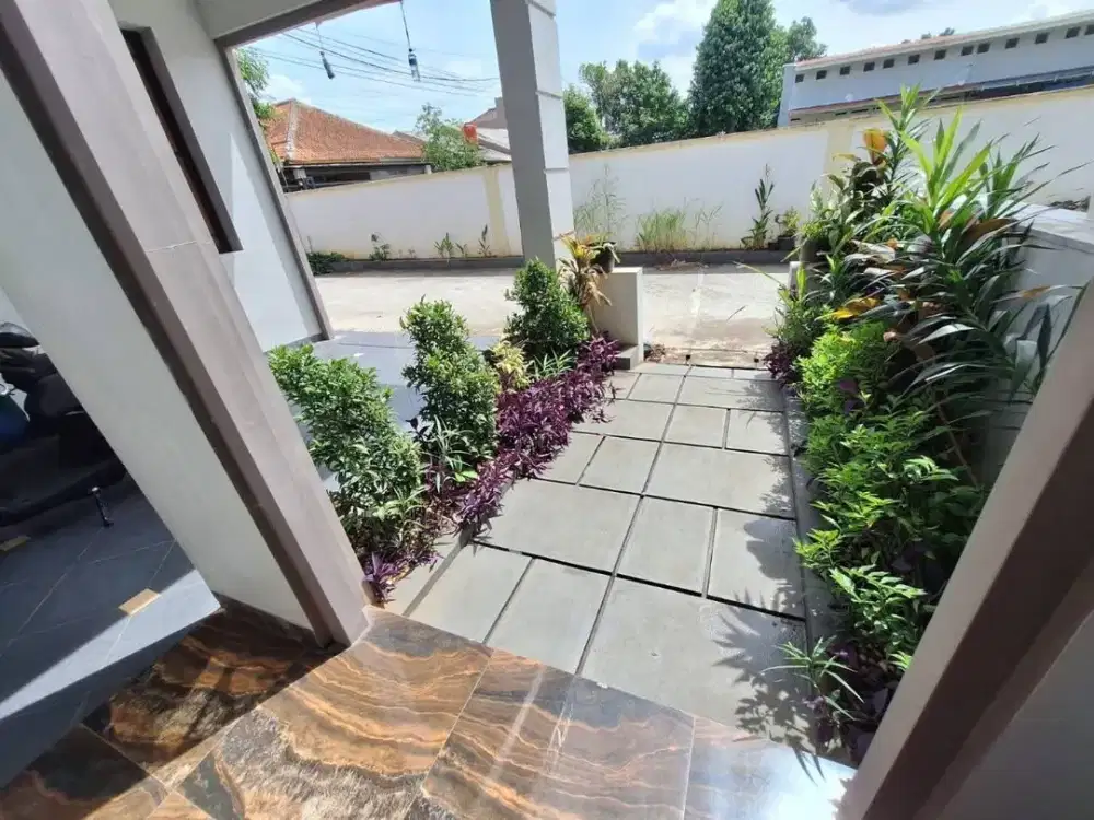 Dijual Rumah 2 Lantai Semi Furnished Dalam Semi Cluster Lingkungan Yang Nyaman Di Tanah Baru Beji Depok.