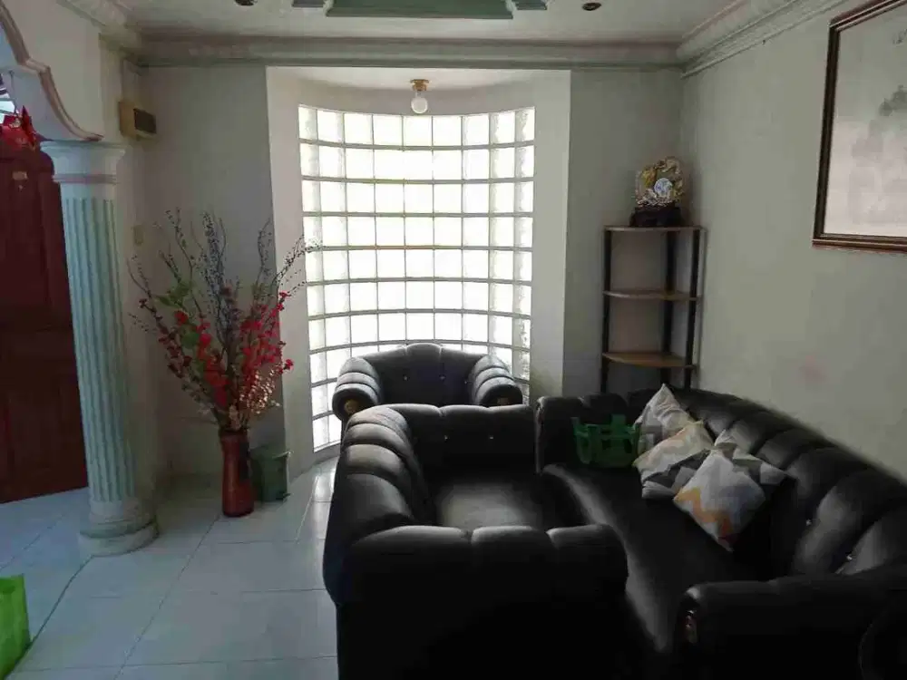 Di jual rumah 2lantai SHM Full Renovasi di Baloi Mas