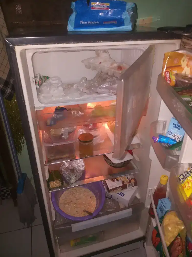 Kulkas 1 pntu lengkap sgt dngin beku free ongkir llmove