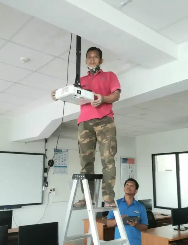 pasang & jual bracket buat gantungan proyektor infocus di plafon beton