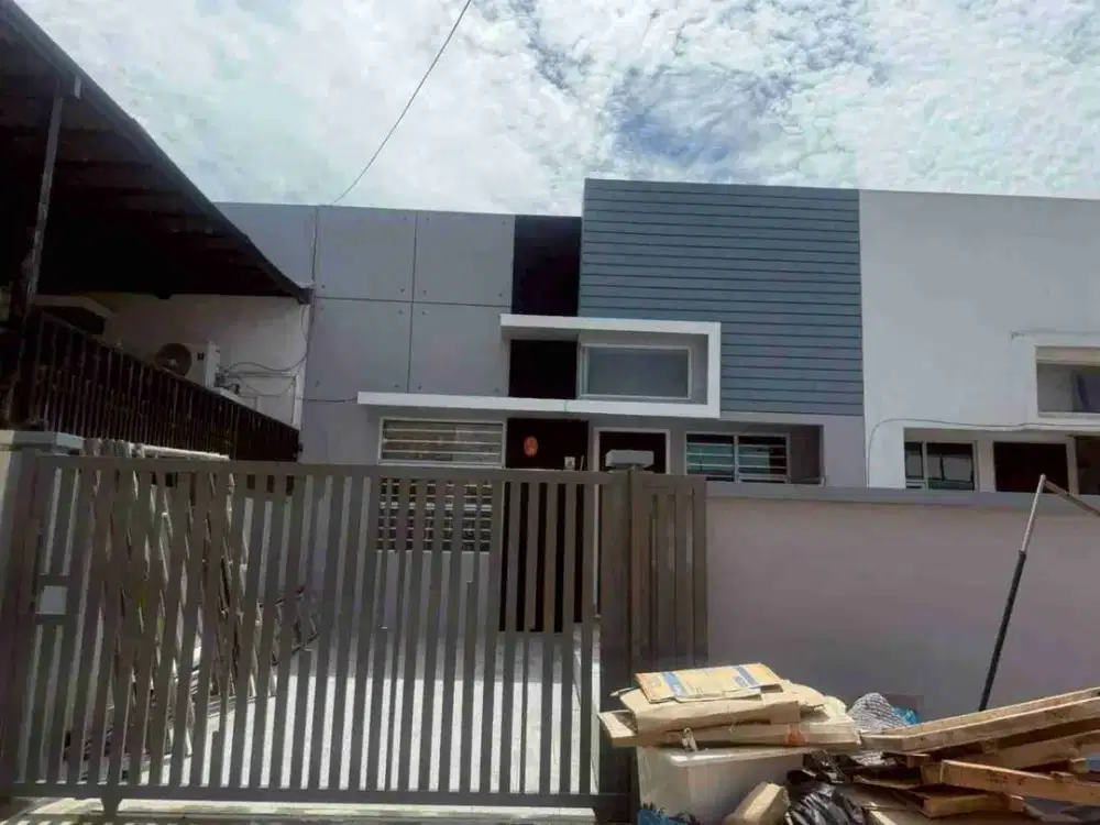 DIJUAL 

Rumah cantik di Perumahan Puri celebrity 1 (siap huni) dekat bandara, Botania.