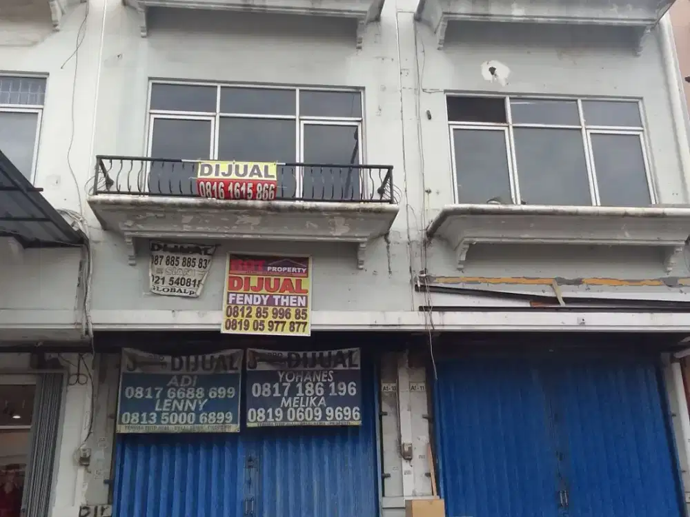 Disewakan ruko 3 lantai pinggir jalan di permata palem