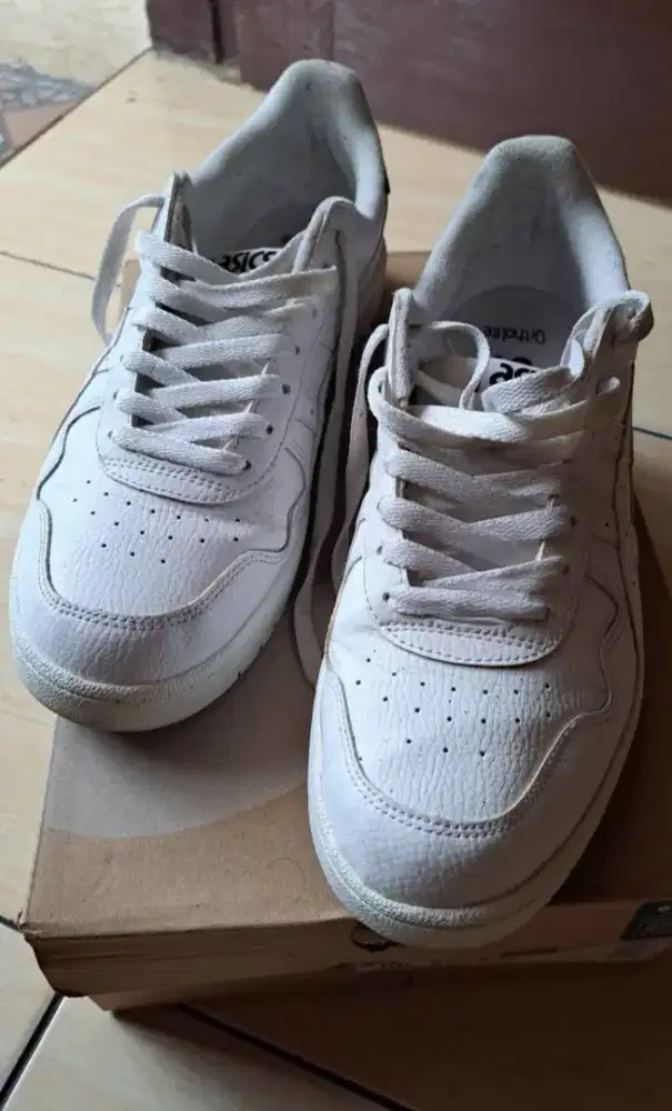 Sepatu asics size 42