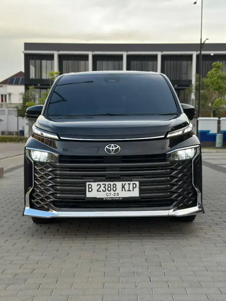 TOYOTA VOXY TSS KM18RB 2023 FACELIFT