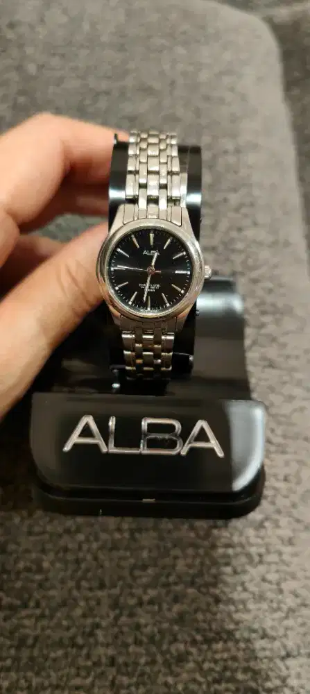 Jam tangan merk Alba