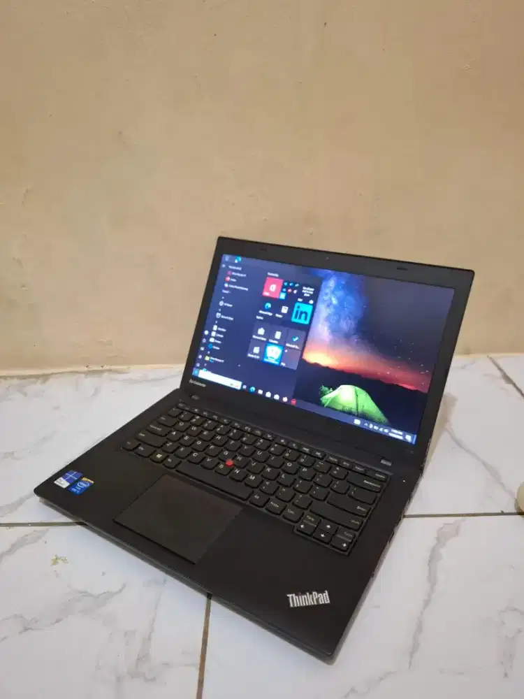 Lenovo Thinkpad T440
Leptop bisnis tangguh desain elegan dan performa