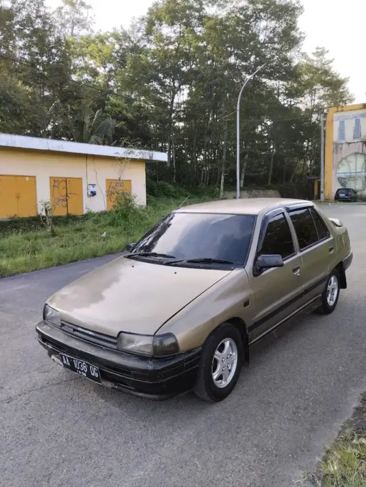 Daihatsu clasy  1990 manual coklat