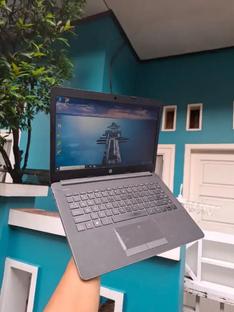 Laptop Hp 240 G6
Spesifikasi:
- Procecor : Intel Core i3