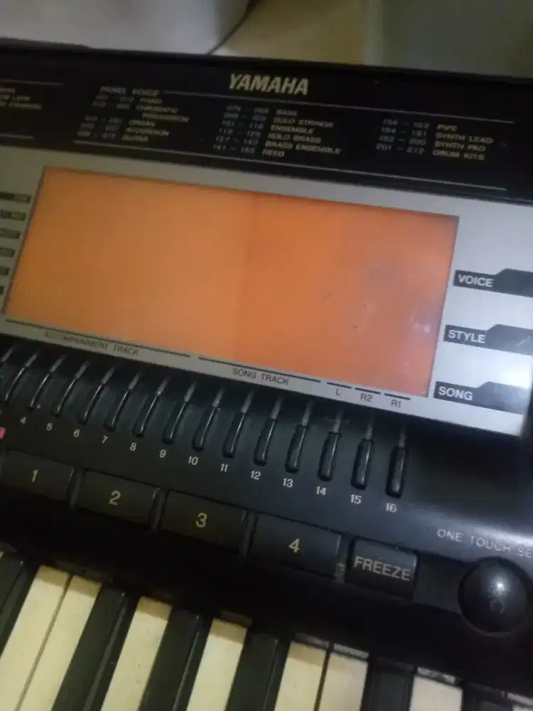 Keyboard PSR 630 minus layar blank