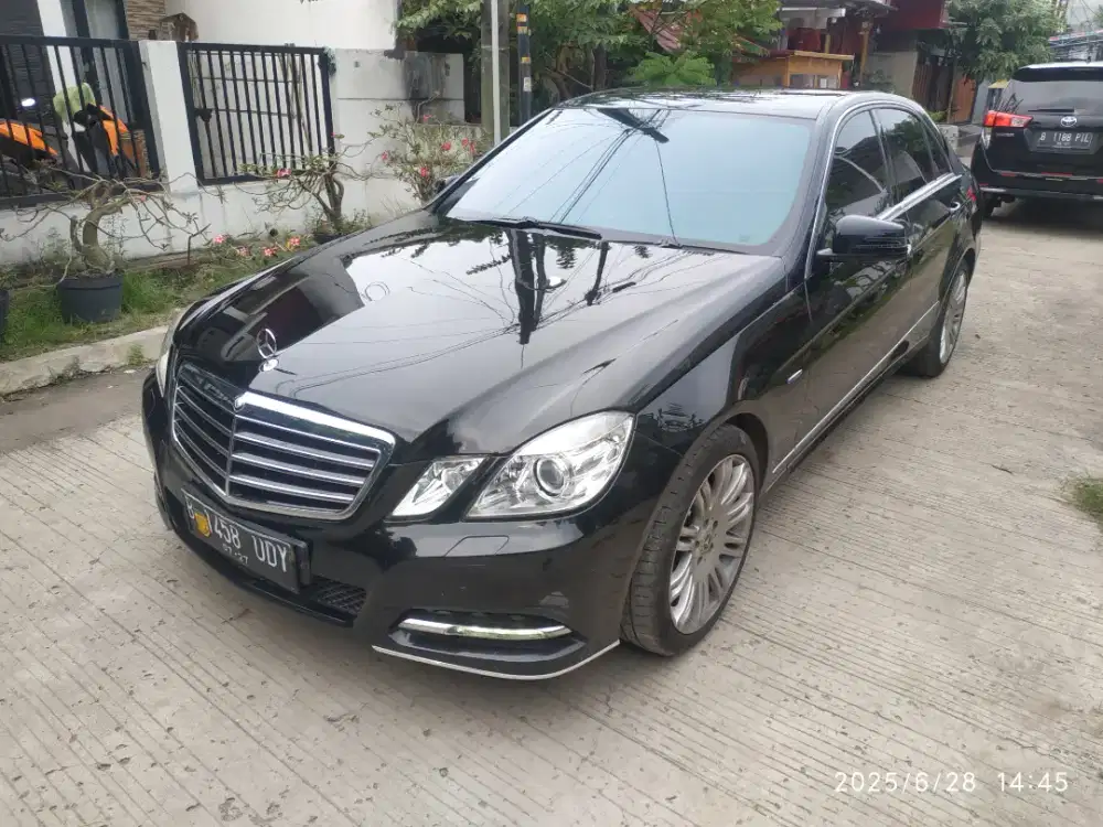 Dijual mobil Mercedes benz e250