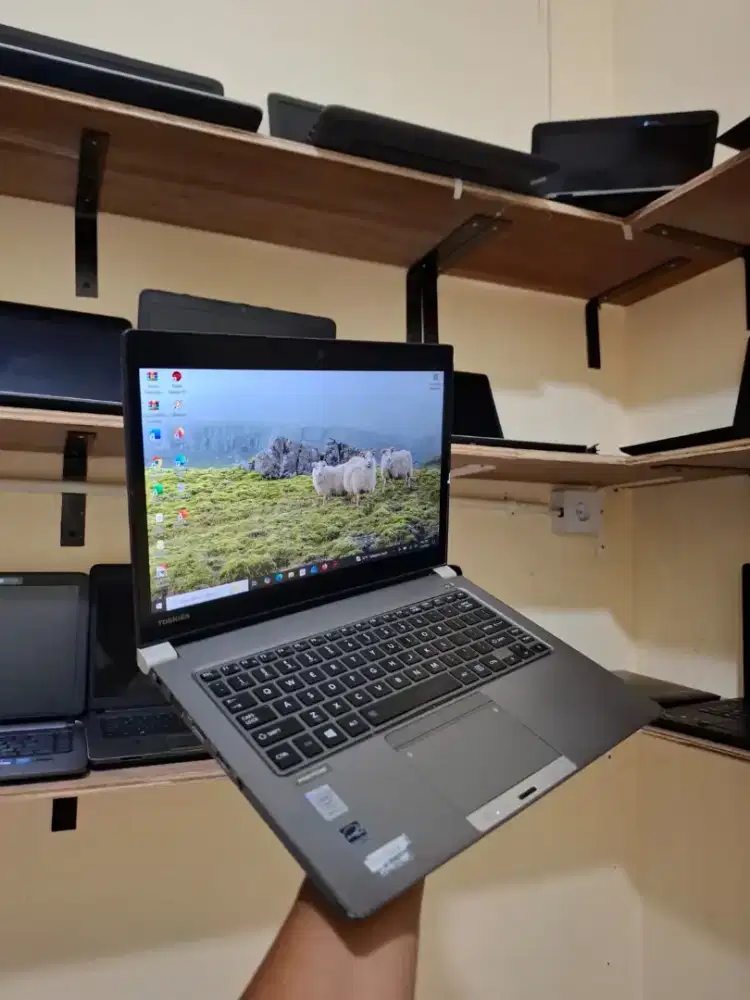 Dijual leptop Toshiba satellite Z30T Touchscreen