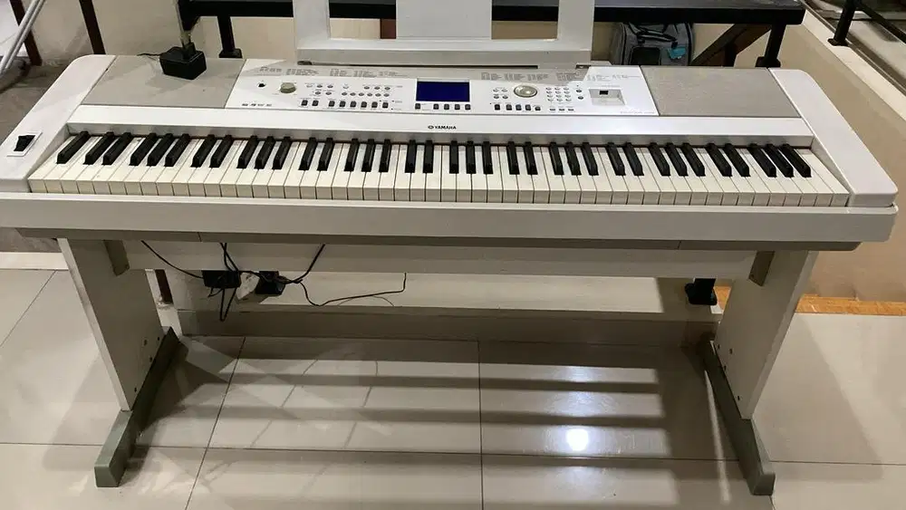 Piano Yamaha Putih