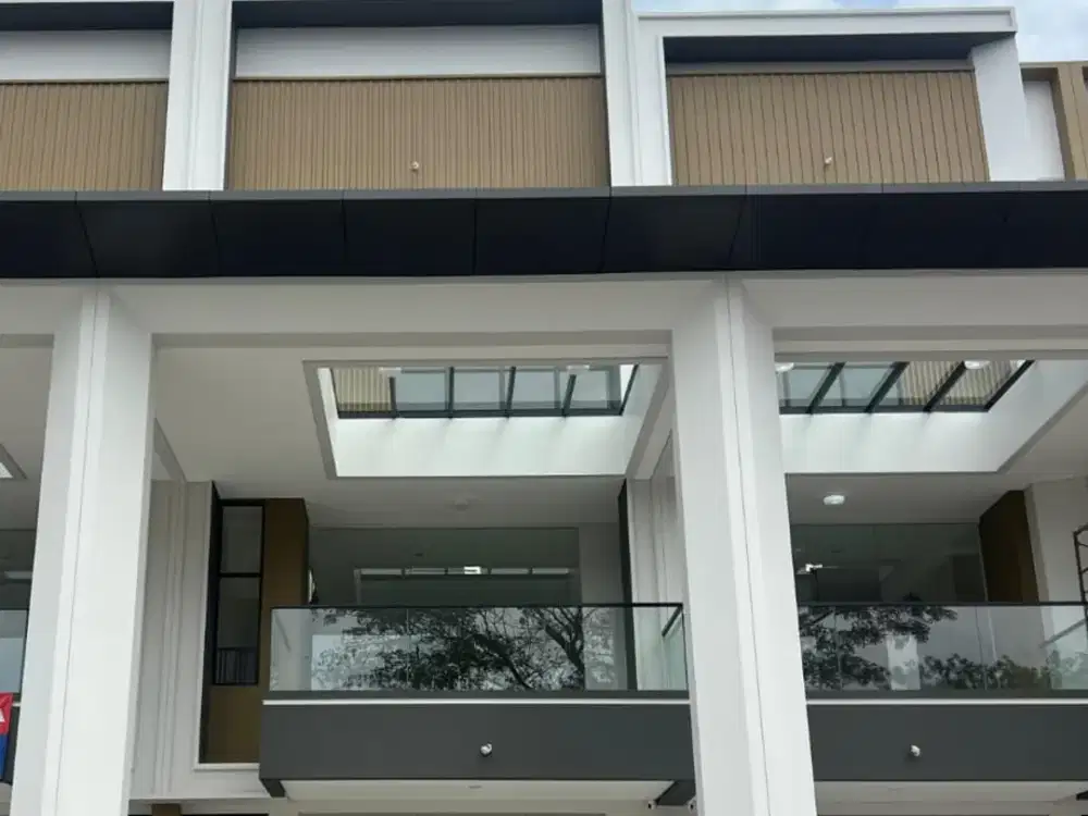 Menteng Studio Loft 3 lantai hadap jalan raya ada balkon dan selasar