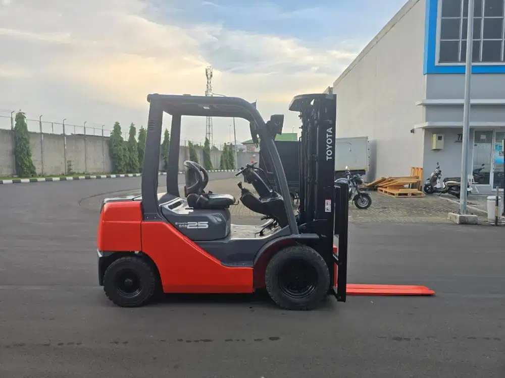 Forklift Th 2015 Toyota 8FD25 (2,5 Ton) Diesel Lifting 4,7M 3Lift