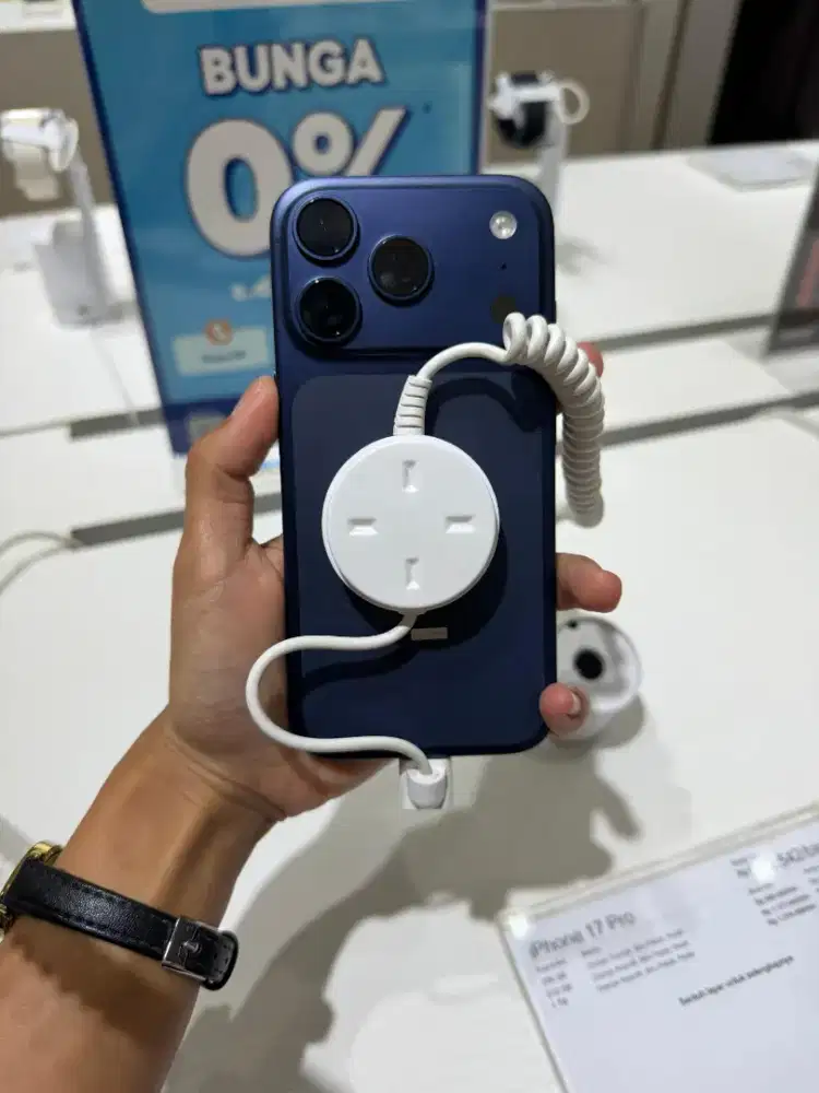 IPHONE 17 PRO  Biru pekat