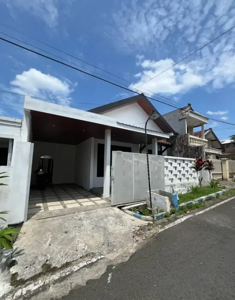 Rumah Siap Huni Dekat Patung Pesawat Suhat Soekarno Hatta Dekat Kampus