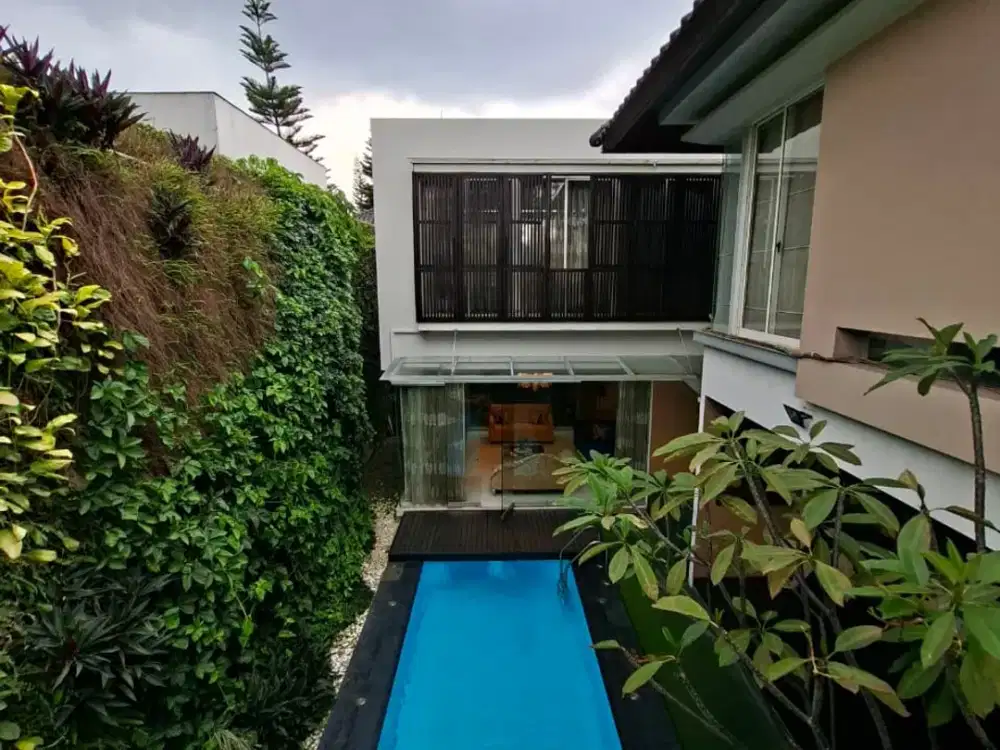 Rumah Premium Dengan Kolam Renang di Kota Baru Parahyangan